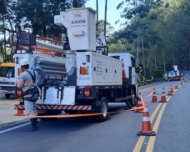 Manutenção da rede de iluminação pública deixa RJ-116 em “pare e siga” | A Voz da Serra