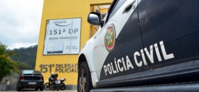 Homem que teria ligações com o CV é preso no Alto de Olaria | A Voz da Serra